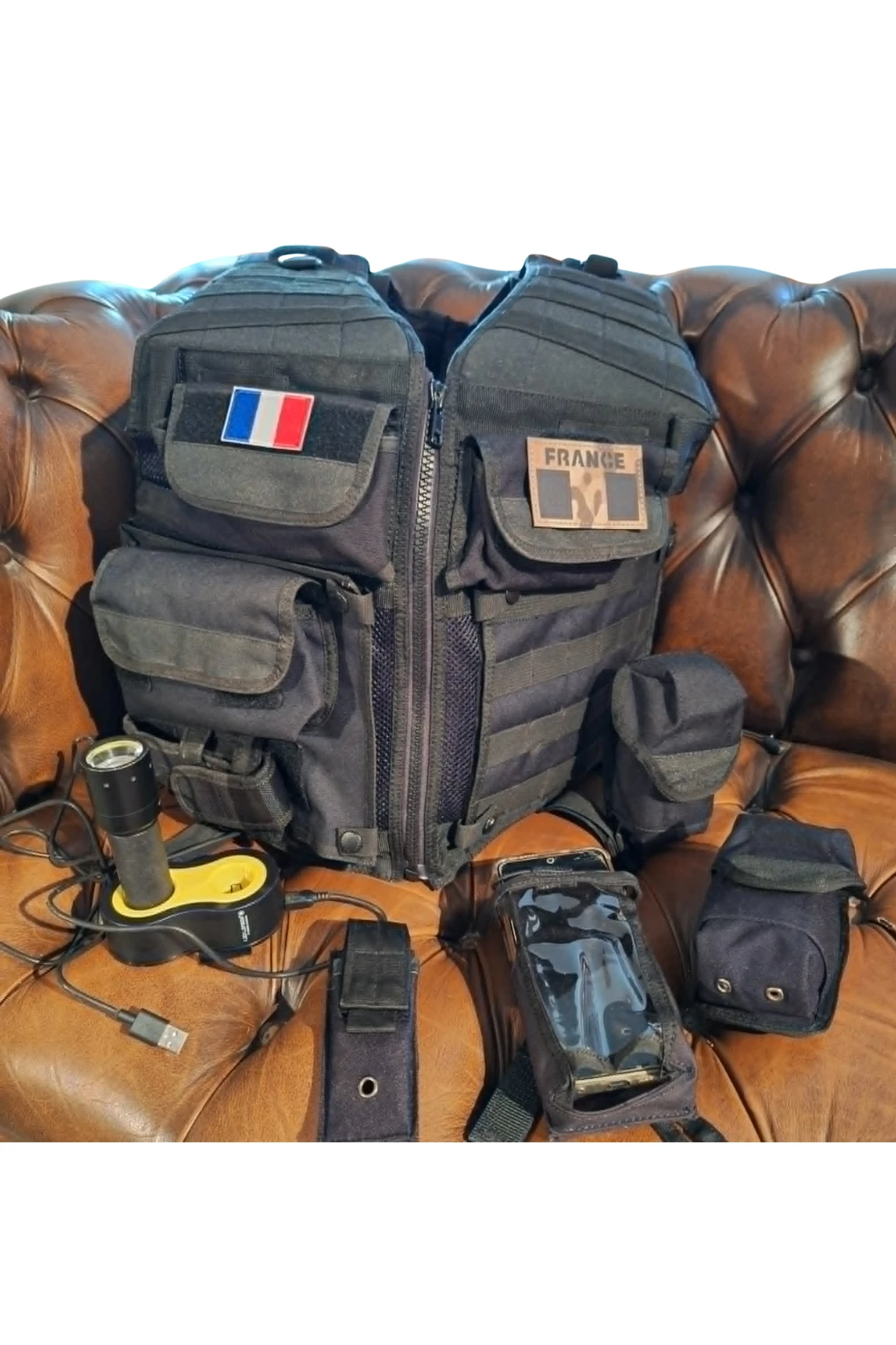 Gilet tactique GK PRO + lampe torche + accessoires pochettes M.O.L.L.E + 2 patch